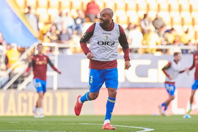 Fali calienta antes del Cádiz CF - Valencia CF | Salvador López Medina para El MIRA