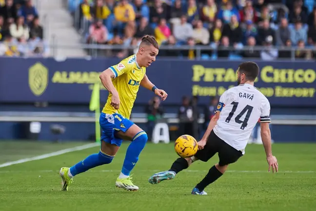 Iván Alejo y Gayà en el Cádiz CF - Valencia CF | Salvador López Medina para El MIRA
