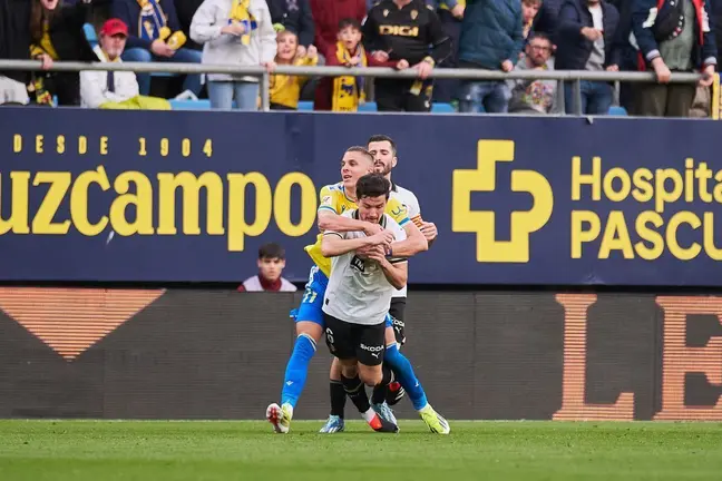Iván Alejo y Hugo Guillamón en el Cádiz CF - Valencia CF | Salvador López Medina para El MIRA