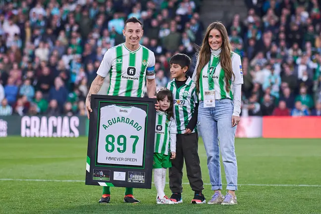 Homenaje a Andrés Guardado en el Real Betis - FC Barcelona | Salvador López Medina para El MIRA