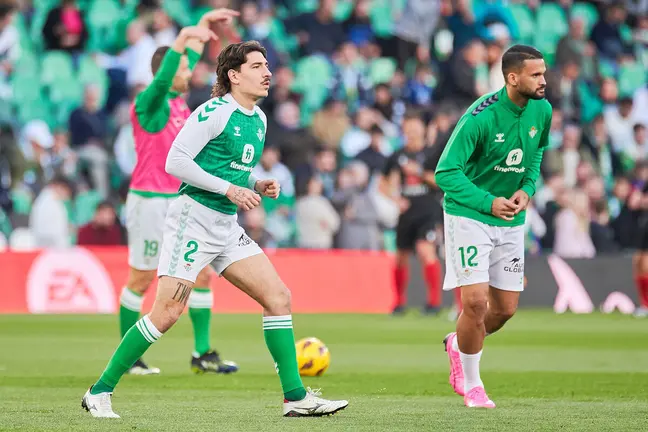 Héctor Bellerín y Willian José en el calentamiento del Real Betis - FC Barcelona | Salvador López Medina para El MIRA
