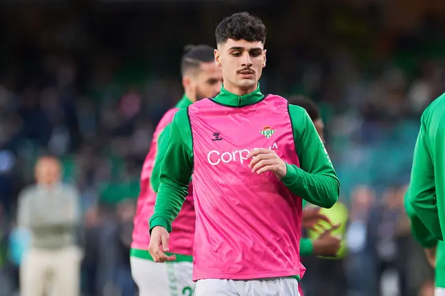 Johnny Cardoso en el calentamiento del Real Betis - FC Barcelona | Salvador López Medina para El MIRA