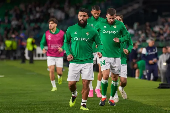 Nabil Fekir en el calentamiento del Real Betis - Dinamo Zagreb | Salvador López Medina para El MIRA