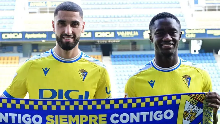 Aiham Ousou y Diadié Samassékou posan con los colores del Cádiz CF | CCF
