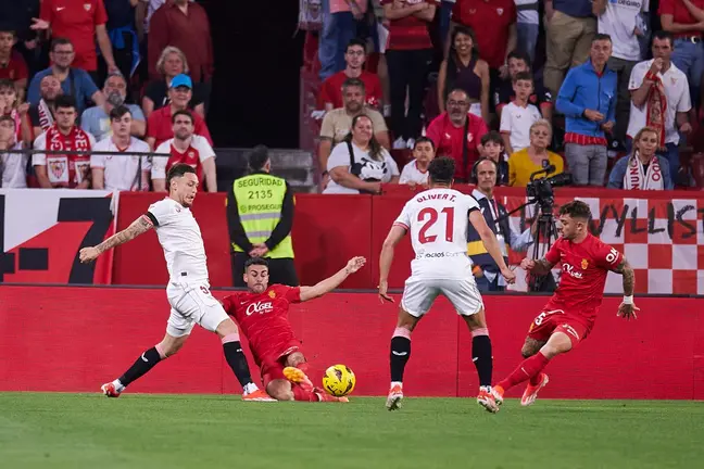 Lucas Ocampos y Óliver Torres en el Sevilla FC - Mallorca | Salvador López Medina para El MIRA