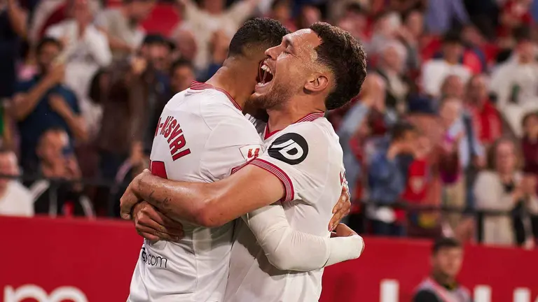 En-Nesyri y Lucas Ocampos en el Sevilla FC - Granada CF | Salvador López Medina para El MIRA