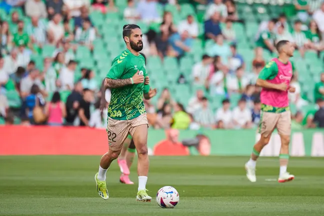 Isco en el calentamiento del Real Betis - UD Almería | Salvador López Medina para El MIRA