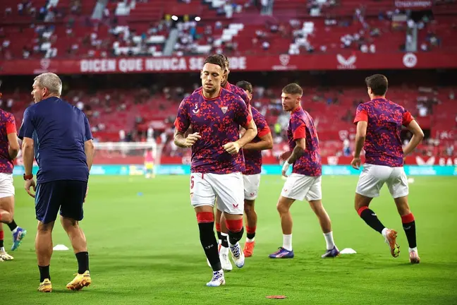Lucas Ocampos en el calentamiento del Sevilla FC - Villarreal | Samuel López para El MIRA