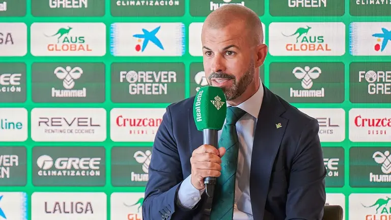 Manu Fajardo en la presentación de Vitor Roque y Gio Lo Celso | Salvador López Medina para El MIRA