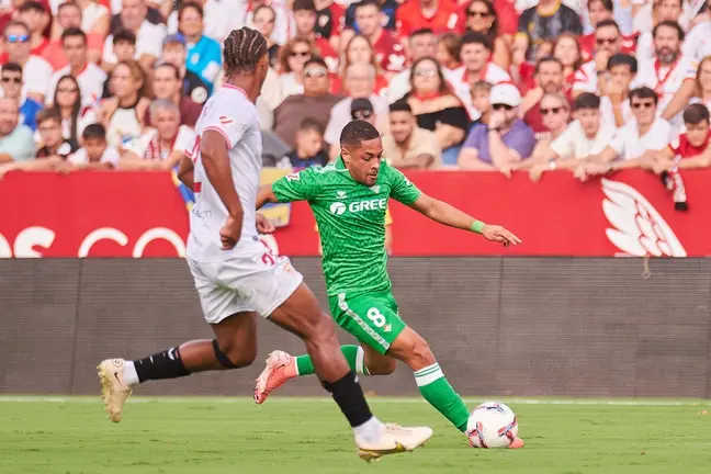 Vitor Roque en el Sevilla FC - Real Betis | Salvador López Medina para El MIRA