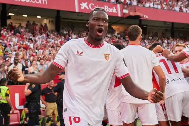 Lucien Agoumé en el Sevilla FC - Real Betis | Salvador López Medina para El MIRA