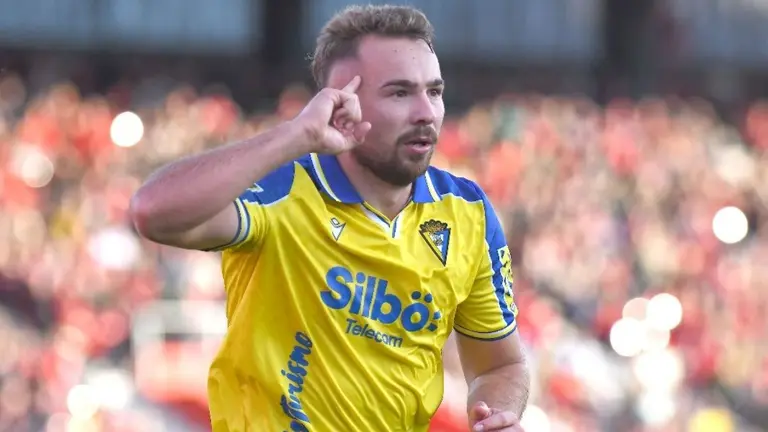 Javi Ontiveros celebra su gol anotado en el CD Mirandés - Cádiz CF | CCF