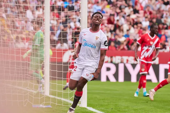 Sambi Lokonga en el Sevilla FC - Rayo Vallecano | Salvador López Medina para El MIRA