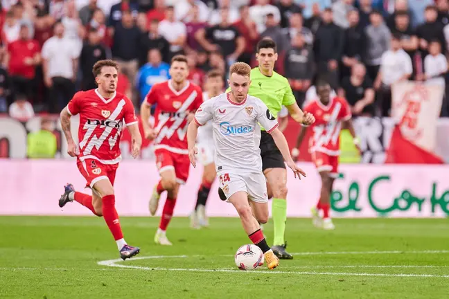 Peque en el Sevilla FC - Rayo Vallecano | Salvador López Medina para El MIRA