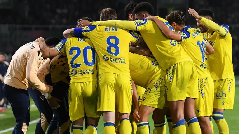 Los jugadores del Cádiz CF celebran uno de los goles anotados ante el Racing de Santander | CCF
