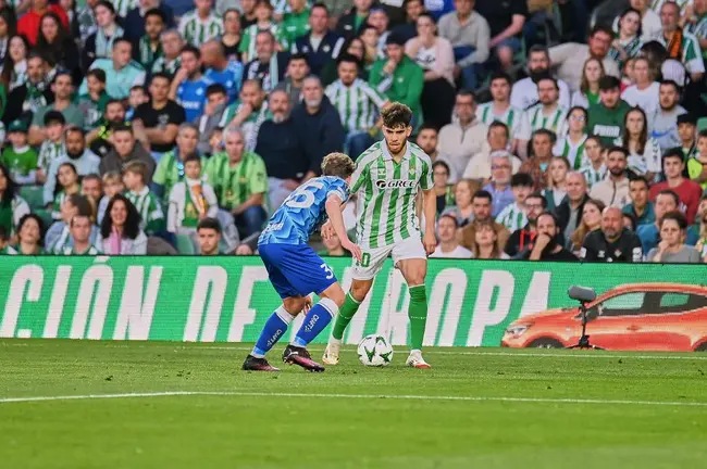 Ez Abde en el Real Betis - Gent | Salvador López Medina para El MIRA