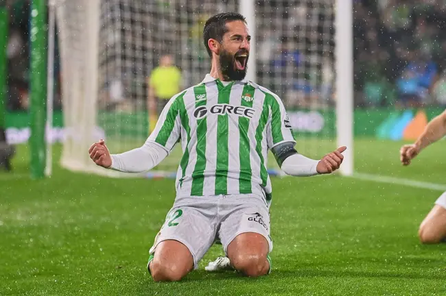 Isco celebra su gol en el Real Betis - Real Madrid | Salvador López Medina para El MIRA