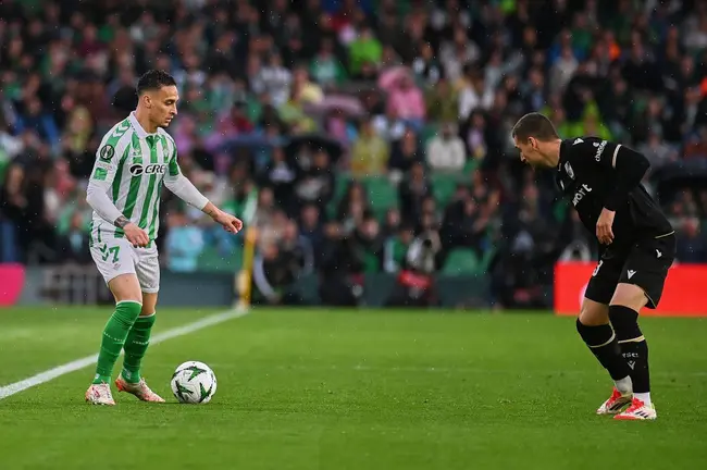 Antony en el Real Betis - Vitoria Guimaraes | Salvador López Medina para El MIRA