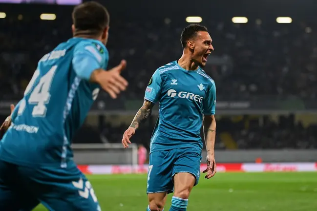 Antony y Aitor Ruibal en el Vitoria Guimaraes - Real Betis | Salvador López Medina para El MIRA