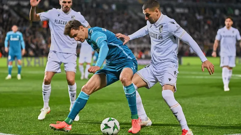 Diego Llorente en el Vitoria Guimaraes - Real Betis | Salvador López Medina para El MIRA