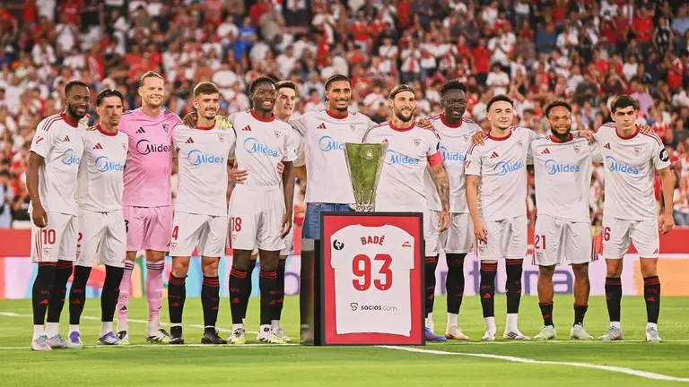 Homenaje a Loïc Badé en el Sevilla FC - Getafe CF | Salvador López Medina para El MIRA