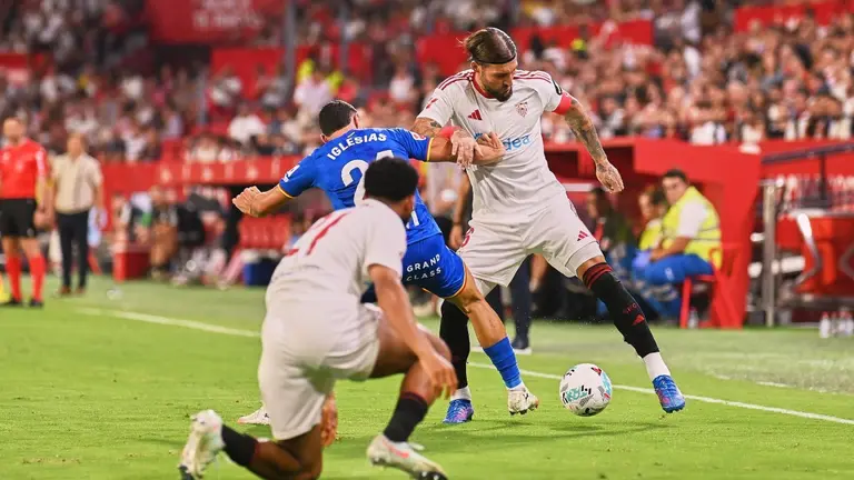 Nemanja Gudelj en el Sevilla FC - Getafe CF | Salvador López Medina para El MIRA