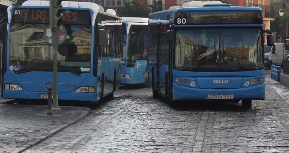 Imagen de autobuses en el centro de Jerez.