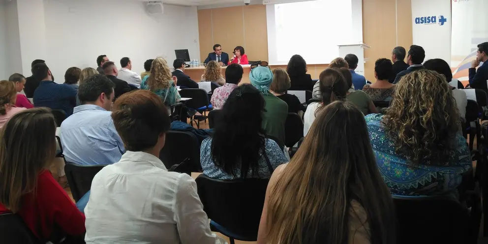 M&eacute;dicos, enfermos y pacientes del centro participaron en los debates.