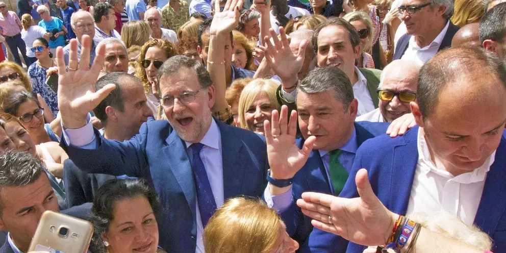 Mariano Rajoy saluda a los ciudadanos en una ciudad que se ha volcado con su visita | Juan Carlos Corchado para MIRA Jerez