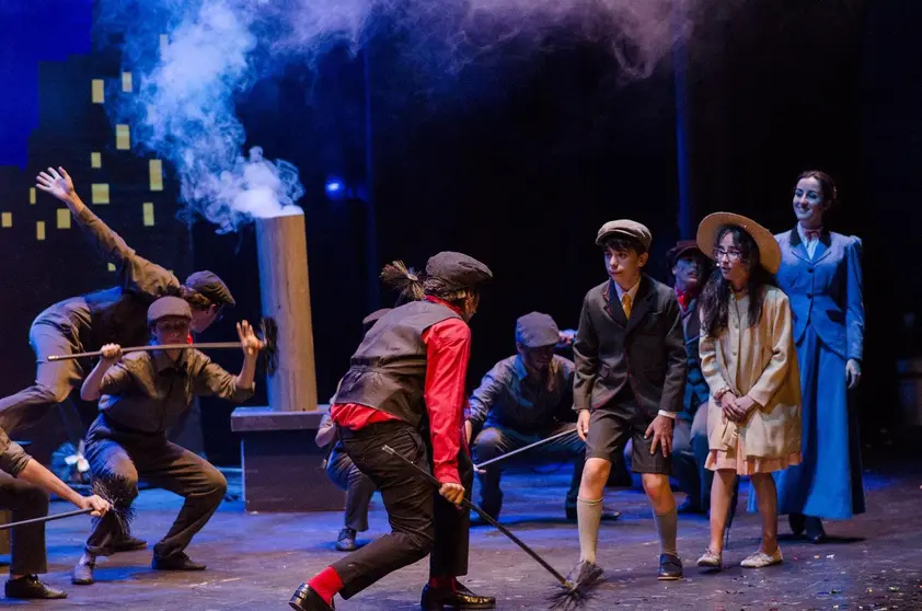 Escena de la representaci&oacute;n "Viento del Este" en el Teatro Villamarta de Jerez, por el grupo de teatro Dioniso | Noelia Herrera, de Jonocla Fotograf&iacute;a para MIRA Jerez