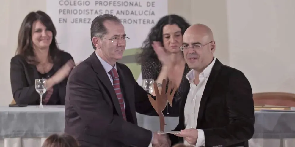 Juan Cano, de Diario Sur, recoge el II Premio de Periodismo Social Antonio Ortega | Monty Montero para APJ