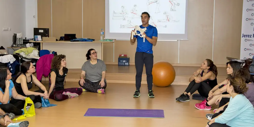 F&eacute;lix Jimenez impartiendo el m&eacute;todo a matronas de toda la provincia de C&aacute;diz, en el HLA Jerez Puerta del Sur