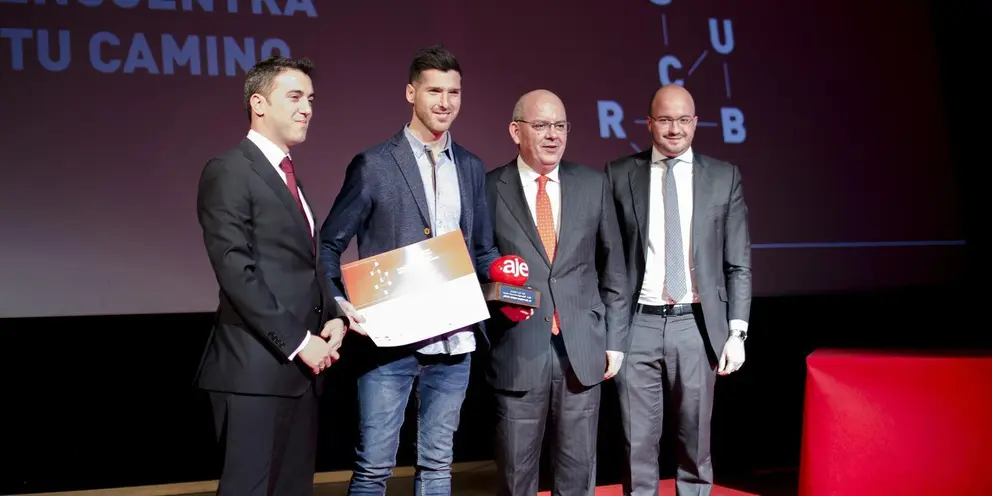 Alberto Alc&aacute;ntara, de Xerintel, recogiendo su Premio Aje 2017 | Jonocla Fotograf&iacute;a para MIRA Jerez