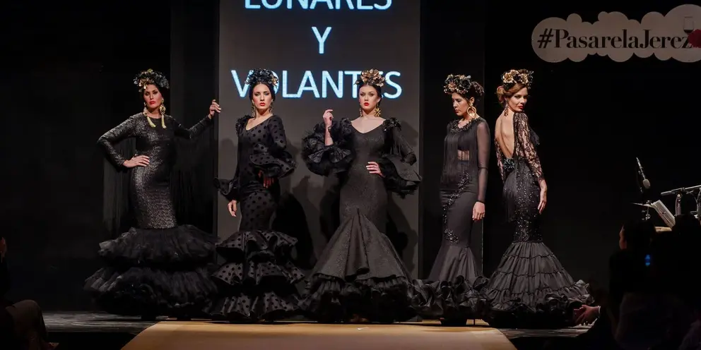 Desfile De Lunares y Volantes' - Pasarela Flamenca 2017 | Por Christian Cantizano