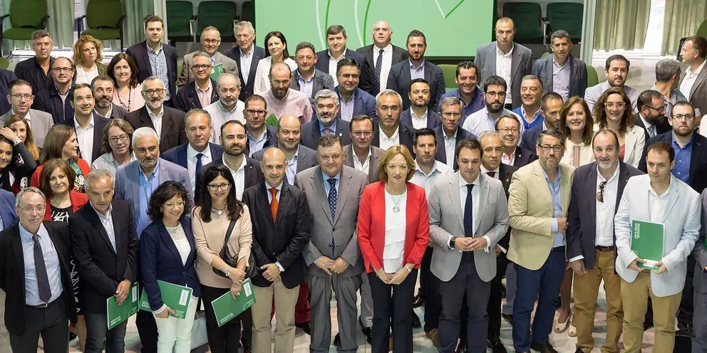 La consejera de Agricultura, Pesca y Desarrollo Rural, Carmen Ortiz, firma un convenio con los Grupos de Desarrollo Rural para regular las condiciones, funciones y obligaciones que asumen en la ejecuci&Atilde;&sup3;n de las ayudas para el marco 2014-2020.(03/05/17) Foto: OPJA -GC Fotograf&Atilde;&shy;a oficial de la Junta de Andaluc&Atilde;&shy;a, se pone a disposici&Atilde;&sup3;n solamente para su publicaci&Atilde;&sup3;n por las organizaciones de noticias y/o para la impresi&Atilde;&sup3;n de uso personal por parte del sujeto (s) de la fotograf&Atilde;&shy;a. La fotograf&Atilde;&shy;a no puede ser manipulada de ninguna manera y no se puede utilizar en materiales comerciales o pol&Atilde;&shy;ticos, los anuncios, productos, promociones que de alguna manera sugieran aprobaci&Atilde;&sect;&Atilde;&sup3;n o respaldo de la Junta de Andaluc&Atilde;&shy;a.