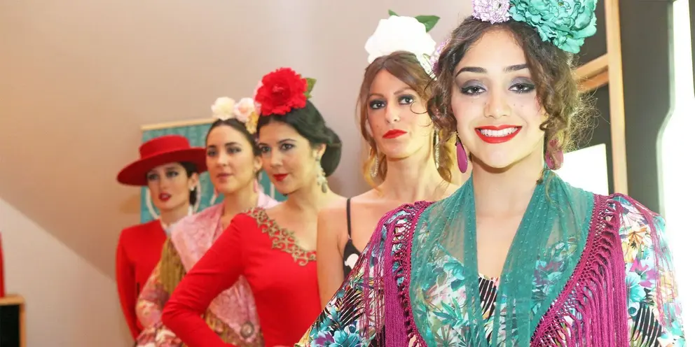 Mujeres vestidas de gitana