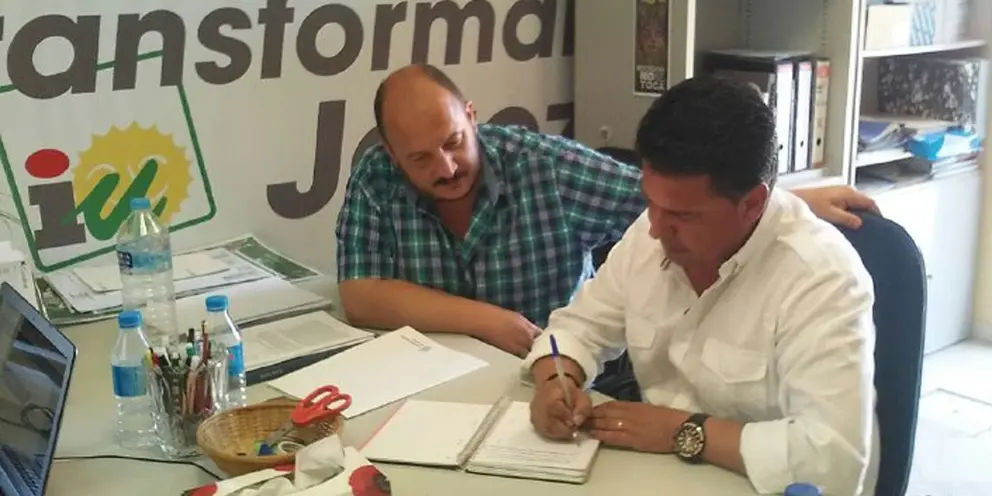 Ruiz-Berdejo con el alcalde de Torrecera, Manuel Bertolet, 