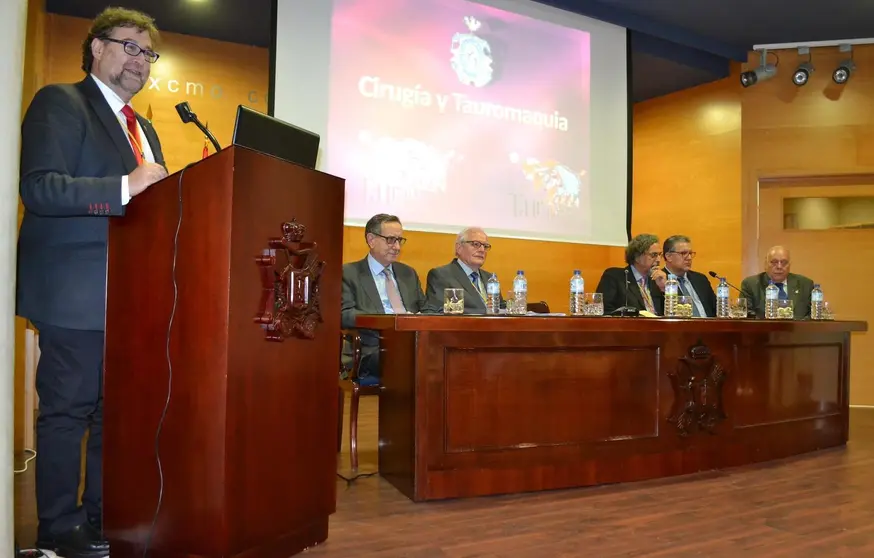 Jornada de Cirug&iacute;a y Tauromaquia