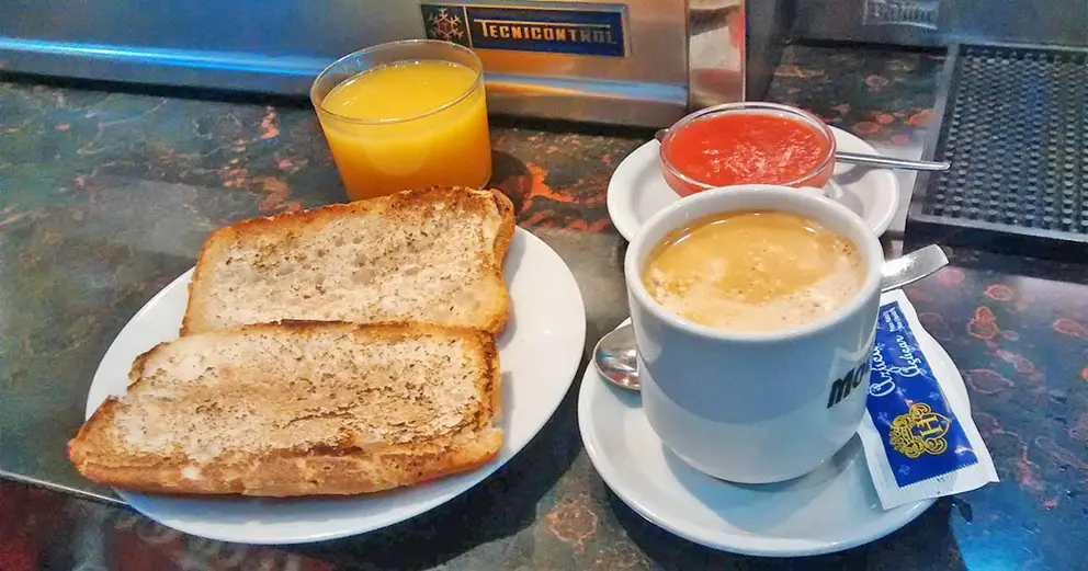 Desayuno con tostadas