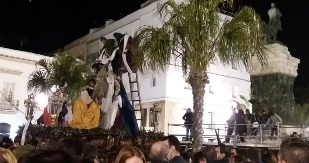 El paso de misterio del Descendimiento, en San Juan de Dios.