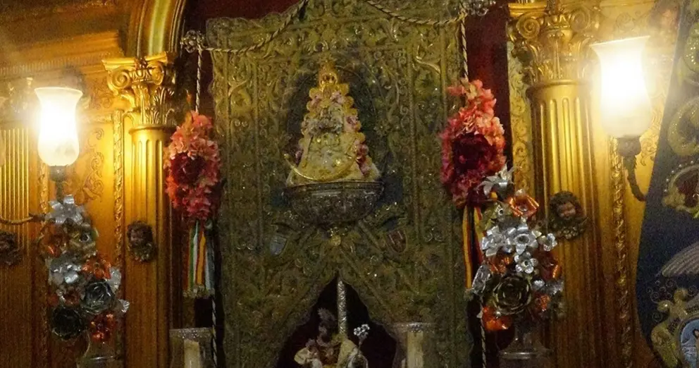 El simpecado de la hermandad del Roc&iacute;o de C&aacute;diz. 