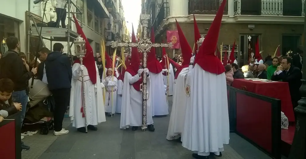 La cruz de gu&iacute;a de la Borriquita, en la calle Nueva.