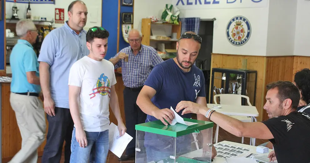 Votaci&oacute;n del escudo | Foto de Xerez Deportivo FC