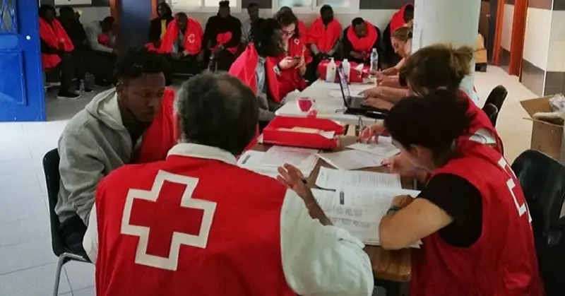 Cruz Roja atiende a inmigrantes