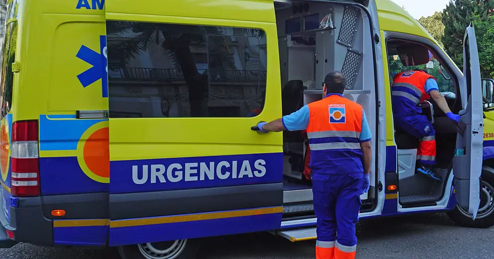 Una ambulancia durante un accidente | Archivo