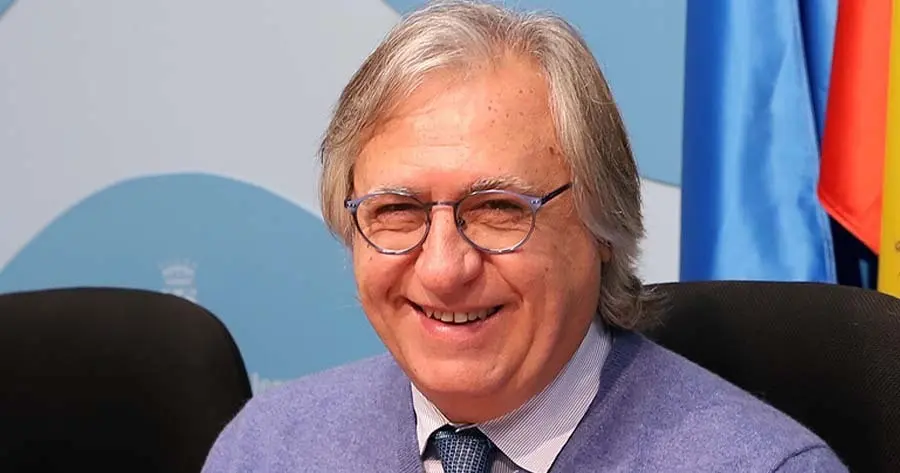 Paco Camas en uno de los primeros minutos de la rueda de prensa