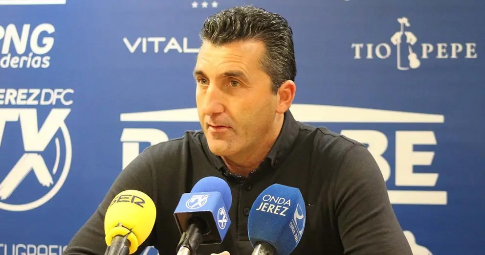 Edu Villegas en rueda de prensa | Foto de XerezDeportivoFC.com