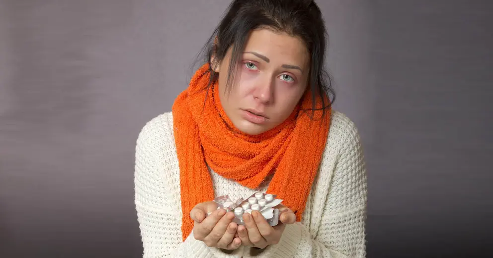 Mujer con resfriado com&uacute;n