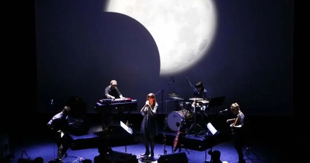 Pla general del concert que ha ofert aquest dimecres Maria Rodes per presentar el seu darrer treball   Ecliptica   al Mercat de Musica Viva de Vic  Imatge del 13 de setembre de 2017  Horitzontal   Laura Busquets ACN