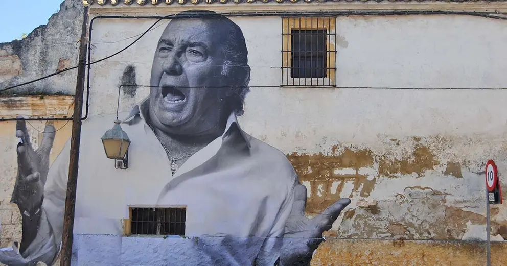 Mural de Fernando de la Morena en la exposici&oacute;n Presencias, situado en la Plaza de San Mateo | Foto de Manuel Jes&uacute;s Ruiz